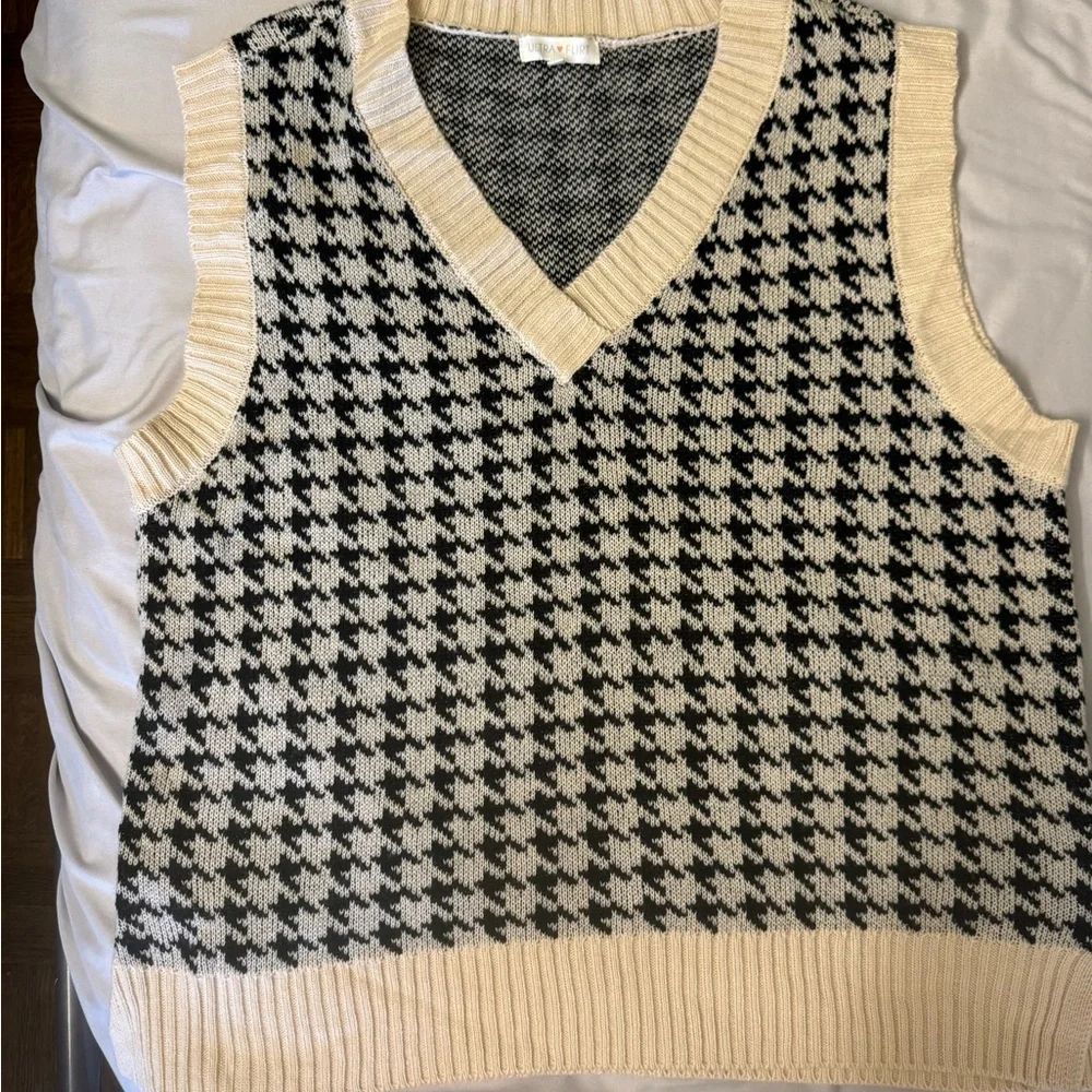 Bundle of two sweater vests - Picture 5 of 10